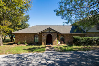 Westwind Manor in Runaway Bay, TX - Foto de edificio - Interior Photo