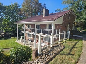 811 Painter St, Unit 811 in Youngwood, PA - Building Photo - Building Photo