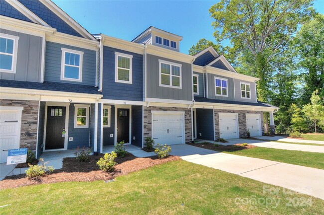 30 Woodsdale Pl SE in Concord, NC - Foto de edificio - Building Photo