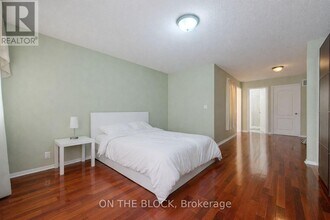 28 Sommerset Way in Toronto, ON - Building Photo - Building Photo