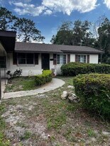 2112 Hollywood Ave, Unit 4 in Eustis, FL - Building Photo