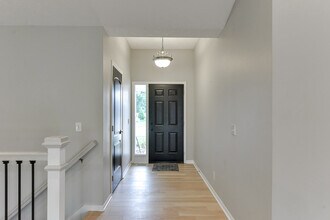 15327 Parker Cir in Omaha, NE - Foto de edificio - Building Photo