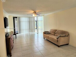 3375 N Country Club Dr, Unit 3 in Miami, FL - Building Photo - Building Photo