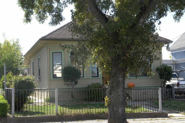 1535 D St in Hayward, CA - Foto de edificio - Building Photo