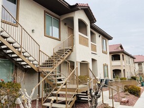 2305 W Horizon Ridge Pkwy in Henderson, NV - Building Photo - Building Photo