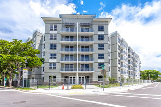 Courtside Family Apartments in Miami, FL - Building Photo - Building Photo