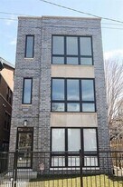 2420 W Fillmore St, Unit 2 in Chicago, IL - Building Photo