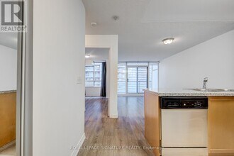 51-1651 Lower Simcoe St in Toronto, ON - Building Photo - Building Photo