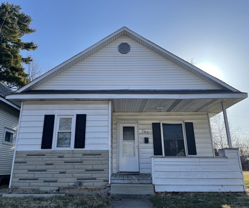 702 N Johnson St in South Bend, IN - Foto de edificio