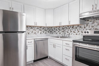 Aspen Grove Apartment Homes in Warminster, PA - Foto de edificio - Building Photo