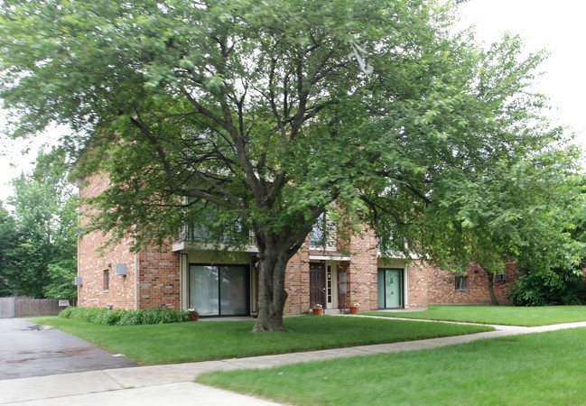 1306 Crab Apple Ct in Naperville, IL - Building Photo - Building Photo