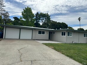 52 Baca Vista in Novato, CA - Building Photo - Building Photo