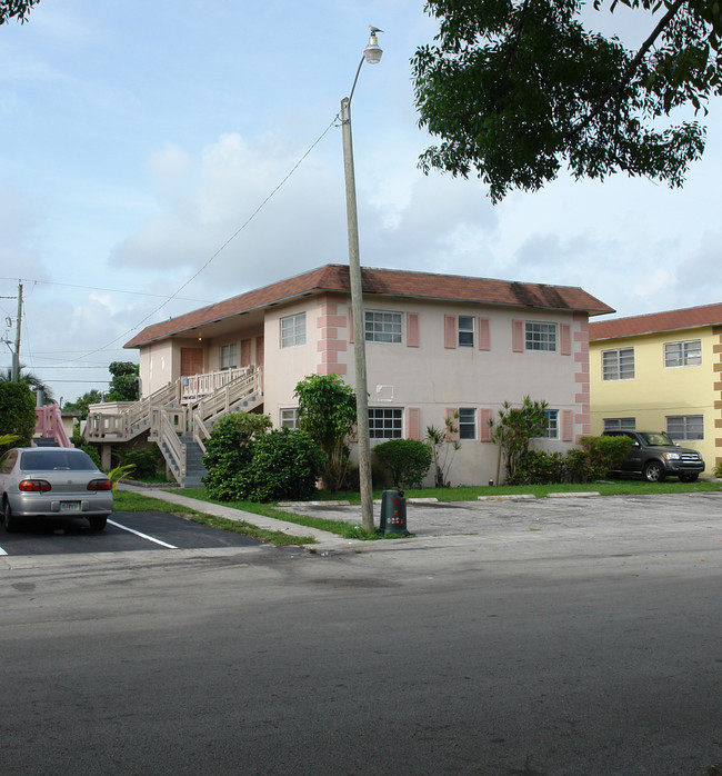 5900 NW 16th Pl in Fort Lauderdale, FL - Building Photo - Building Photo