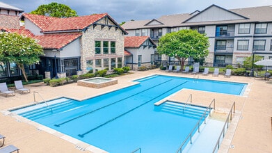 Life at Brighton Estates in Houston, TX - Foto de edificio - Building Photo