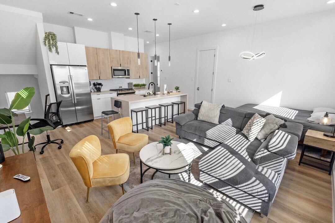 6738 Peerless St in Houston, TX - Building Photo
