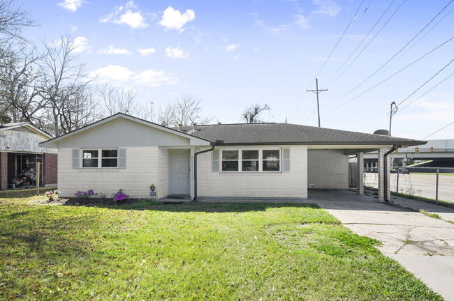 property at 8120 N Essen Heights Ct