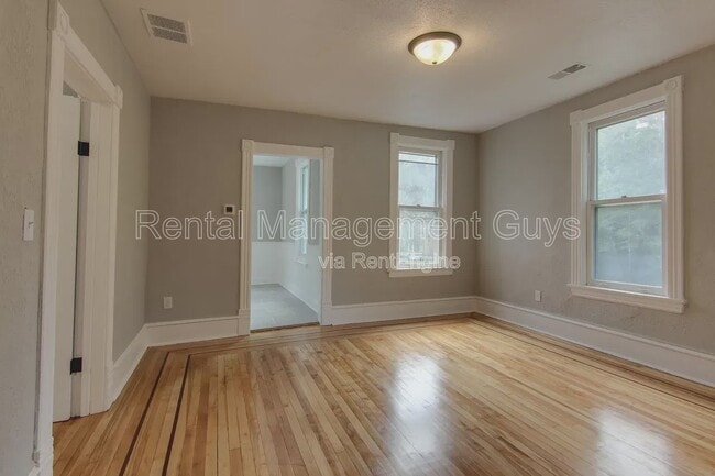 property at 1500 N Irving Ave