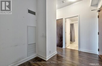 2200-2200 Lake Shore Blvd W in Toronto, ON - Building Photo - Building Photo
