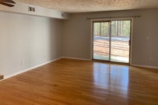 365 W Illinois Ave in Southern Pines, NC - Building Photo