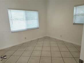 7441 W Sunrise Blvd in Plantation, FL - Building Photo - Building Photo