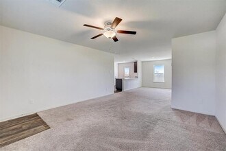 221 Cres Park Dr in Jarrell, TX - Building Photo - Building Photo