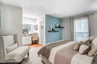 Dunwoody Crossing in Sandy Springs, GA - Building Photo - Building Photo