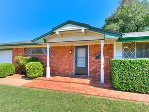 5709 NW 64th St in Warr Acres, OK - Building Photo - Building Photo