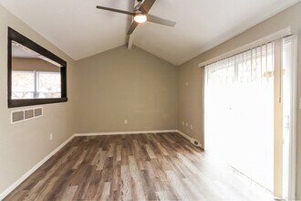 316 NE Lakeview Dr in Blue Springs, MO - Building Photo - Building Photo