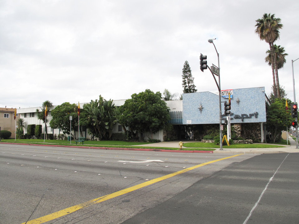 Gardena Capri Apartments in Gardena, CA - Foto de edificio