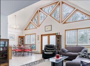 831 N Chodikee Lake Rd in Highland, NY - Building Photo - Building Photo