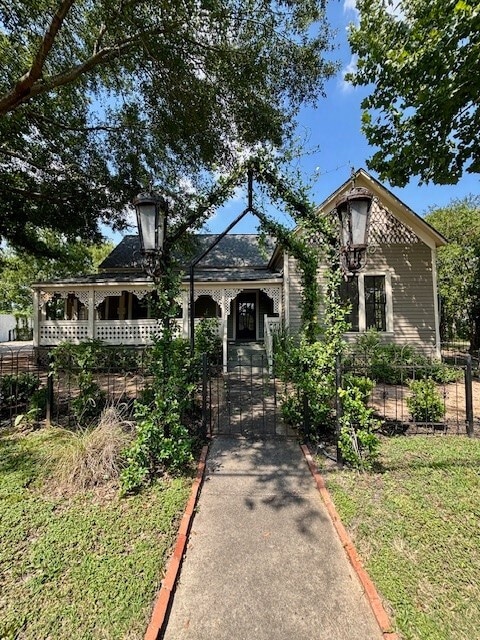 property at 512 N 2nd St