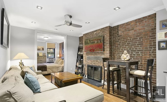 PERRY ST. in New York, NY - Building Photo - Building Photo