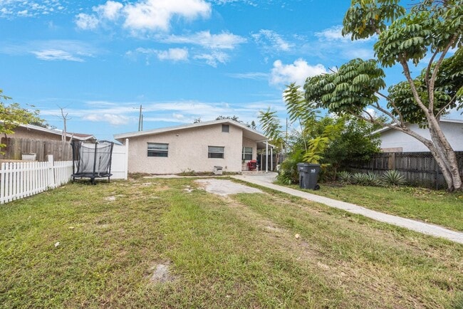 4540 41st Ave N in St. Petersburg, FL - Building Photo - Building Photo