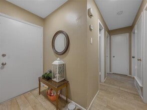 810 Pleasant Valley Rd in Garland, TX - Foto de edificio - Building Photo