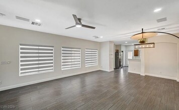 1684 Spotted Wolf Ave in Las Vegas, NV - Building Photo - Building Photo