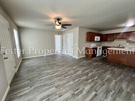 5230 Canyon Cir, Unit D in Newburgh, IN - Building Photo