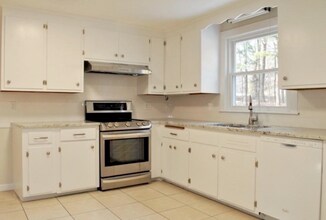 21 Hillside Rd in Lincoln, MA - Building Photo - Building Photo