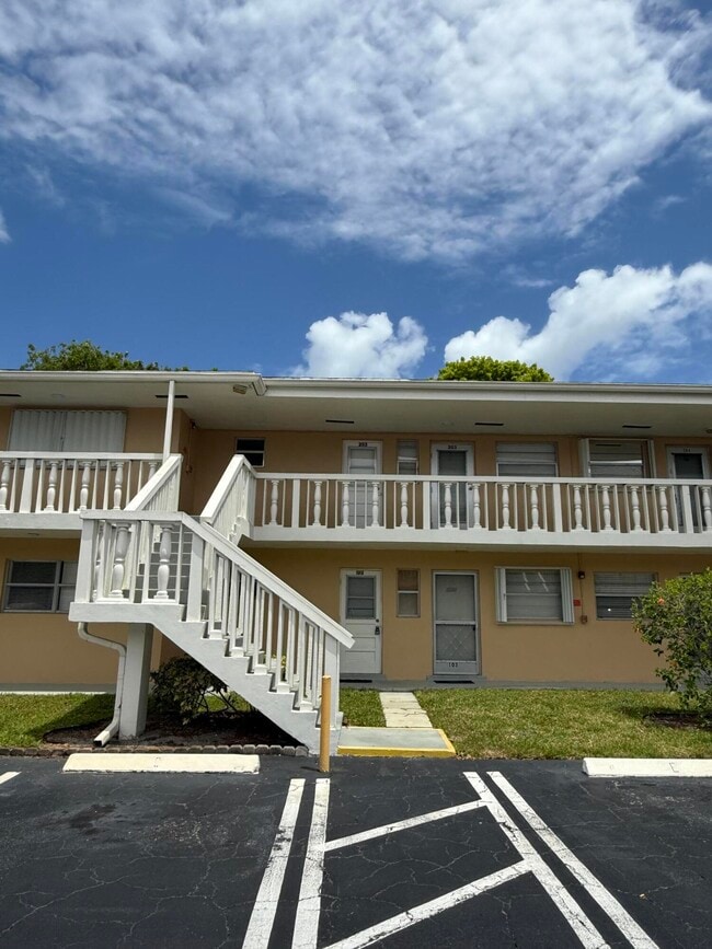 2213 NE 1st Ct in Boynton Beach, FL - Building Photo - Building Photo