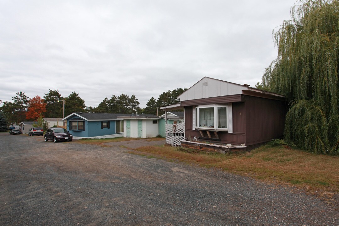 Valley View Mobile Home Court in Dresser, WI - Building Photo