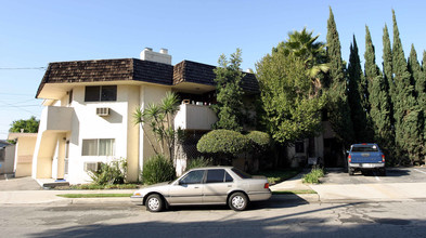 170 W Ash Ave in Burbank, CA - Building Photo - Building Photo