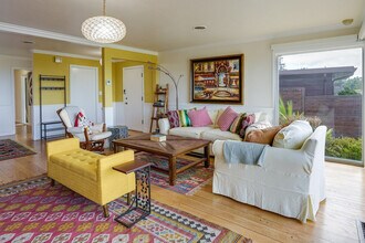 12 Highland Blvd in Kensington, CA - Foto de edificio - Building Photo