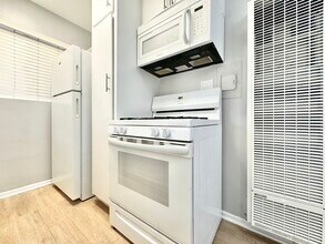 12309 Burbank Blvd in Los Angeles, CA - Building Photo - Building Photo