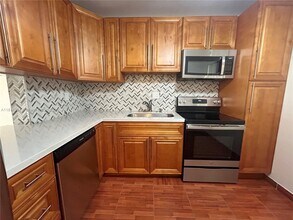 1080 Del Lago Cir in Sunrise, FL - Building Photo - Building Photo