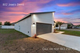 802 James Dr in Poinciana, FL - Foto de edificio - Building Photo
