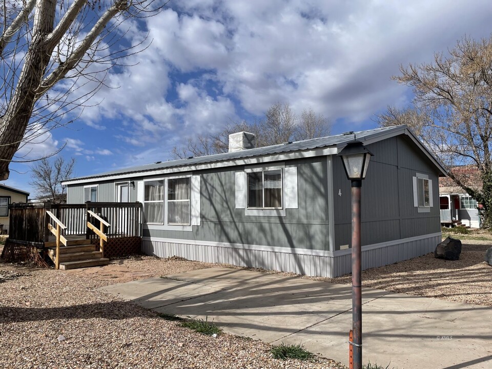 756 S 175 E in Kanab, UT - Building Photo