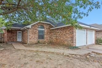 304 Ironbark Dr in Arlington, TX - Building Photo - Building Photo