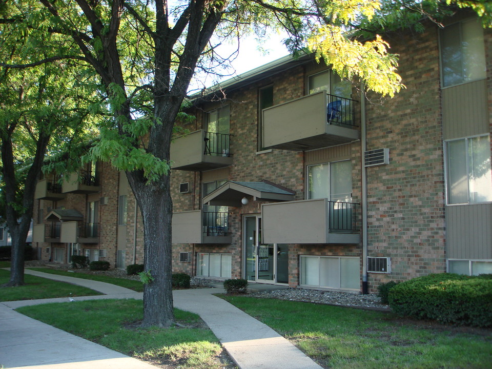 Stoddard Apartments in East Lansing, MI - Building Photo