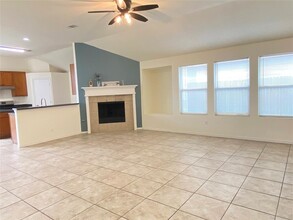 5634 Park Village Dr in Houston, TX - Building Photo - Building Photo