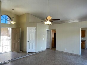 6502 W Paradise Ln in Glendale, AZ - Foto de edificio - Building Photo