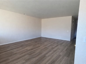 2454 NW 8th St, Unit 1 in Redmond, OR - Foto de edificio - Building Photo